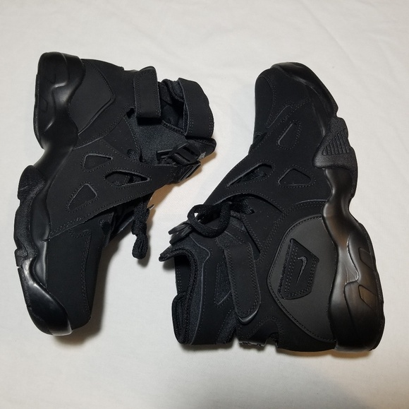 nike air unlimited triple black